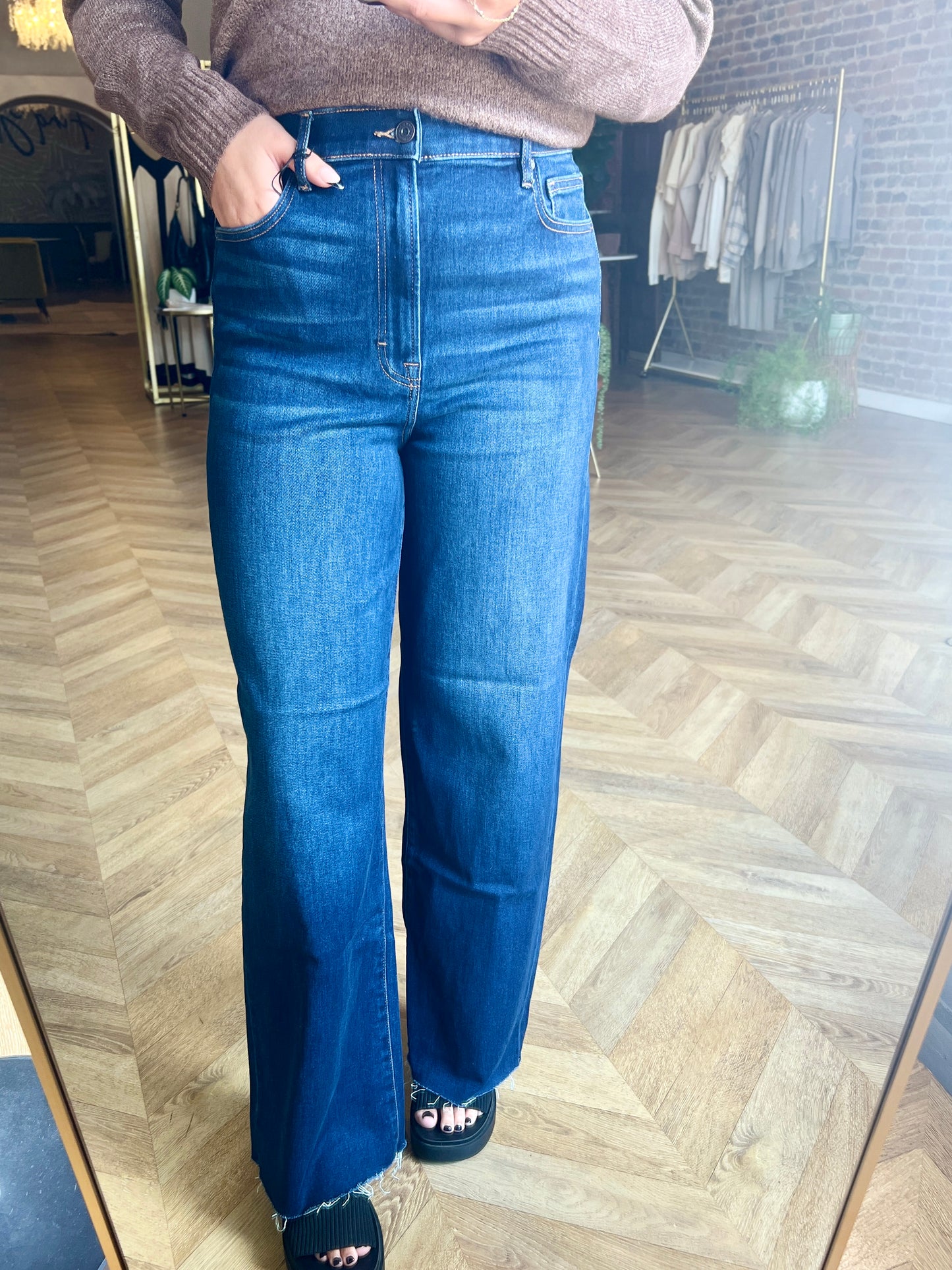 Clean Stretch Mom Jean