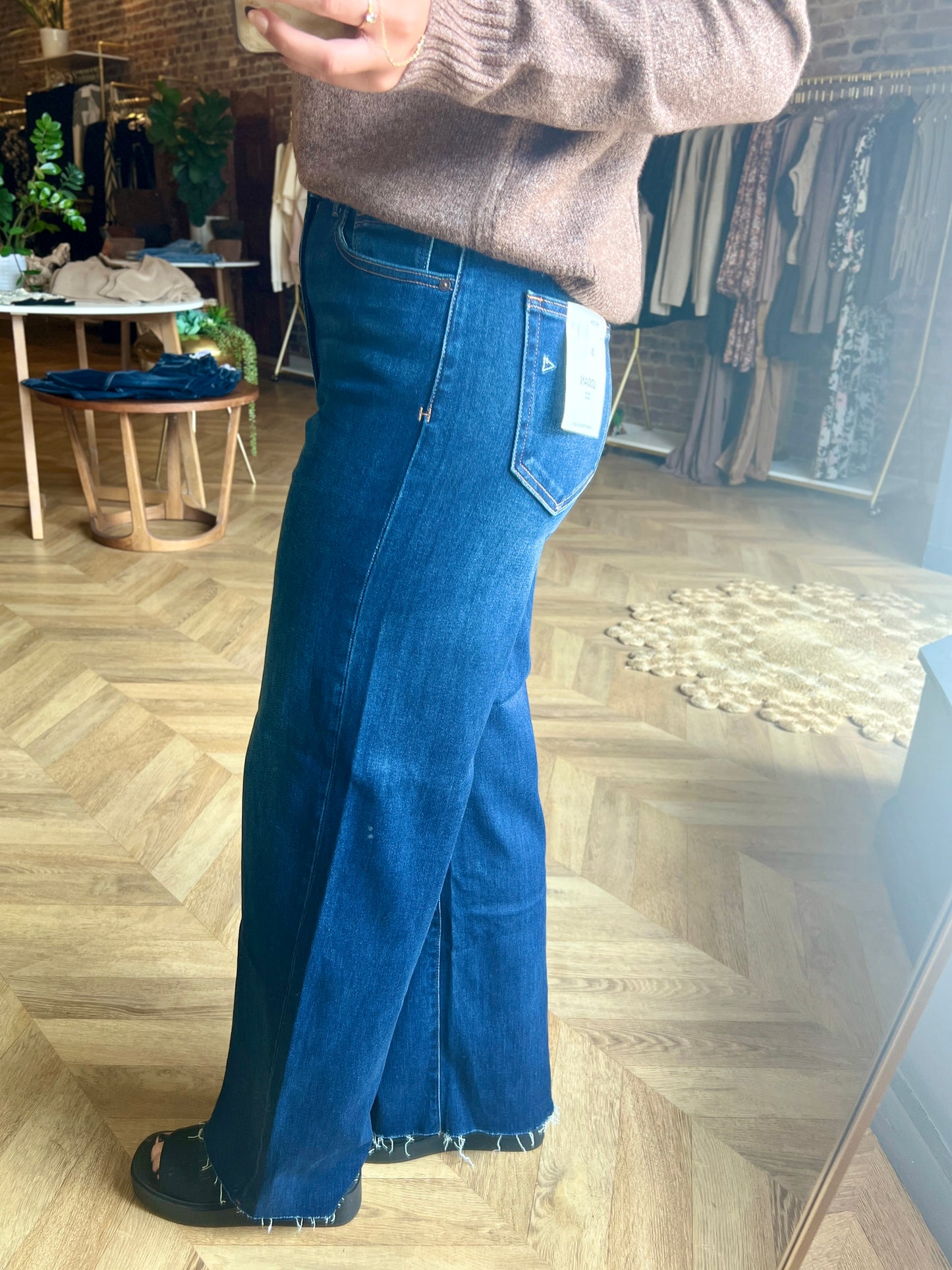 Clean Stretch Mom Jean