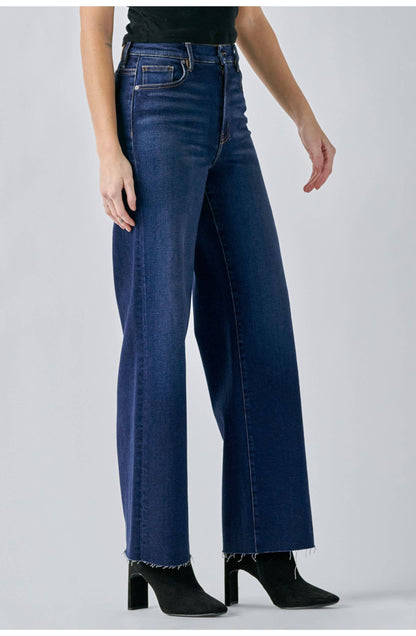 Clean Stretch Mom Jean