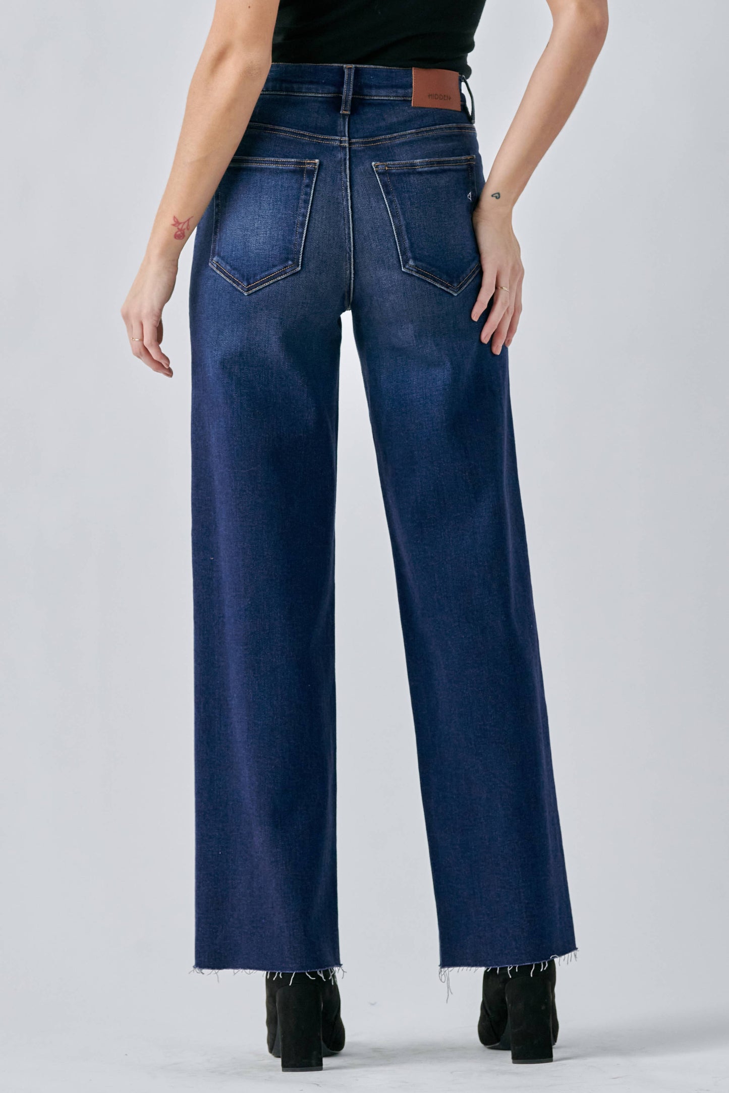 Clean Stretch Mom Jean