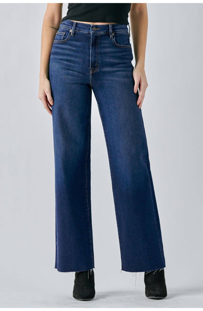 Clean Stretch Mom Jean